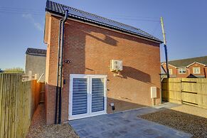 Modern 2BR House & Private Parking & Kid-friendly