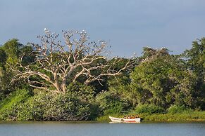Piranha EcoLodge