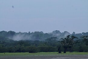 Piranha EcoLodge