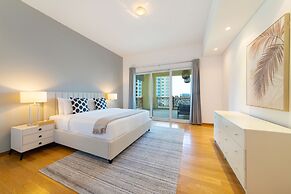 Maison Privee - Exclusive Apt with Seafront Views over Palm Jumeirah