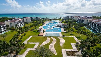 Stunning Ocean Front By Condo Boutique