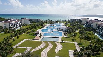 Stunning Ocean Front By Condo Boutique