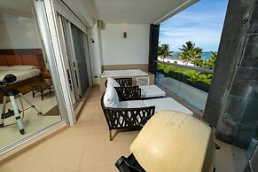 Stunning Ocean Front By Condo Boutique