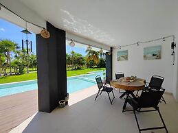 Stunning Ocean Front By Condo Boutique
