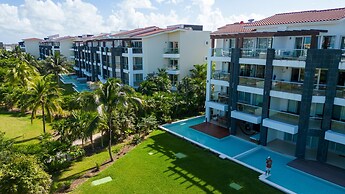 Stunning Ocean Front By Condo Boutique