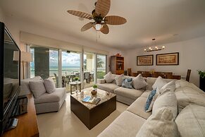 Stunning Ocean Front By Condo Boutique