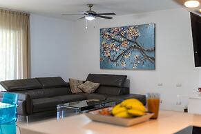 Stunning Ocean Front By Condo Boutique