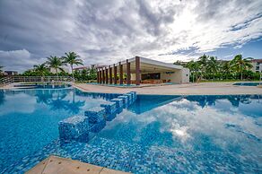 Stunning Ocean Front By Condo Boutique