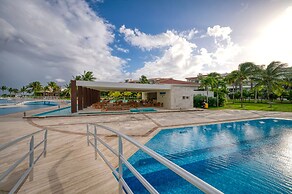 Stunning Ocean Front By Condo Boutique