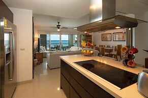 Stunning Ocean Front By Condo Boutique