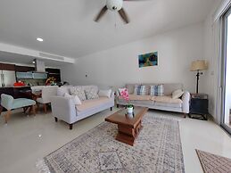 Stunning Ocean Front By Condo Boutique