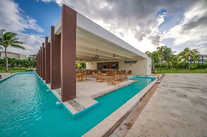 Stunning Ocean Front By Condo Boutique