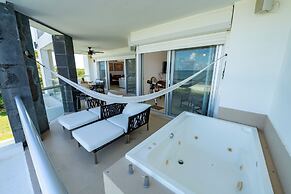 Stunning Ocean Front By Condo Boutique