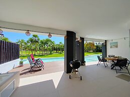 Stunning Ocean Front By Condo Boutique