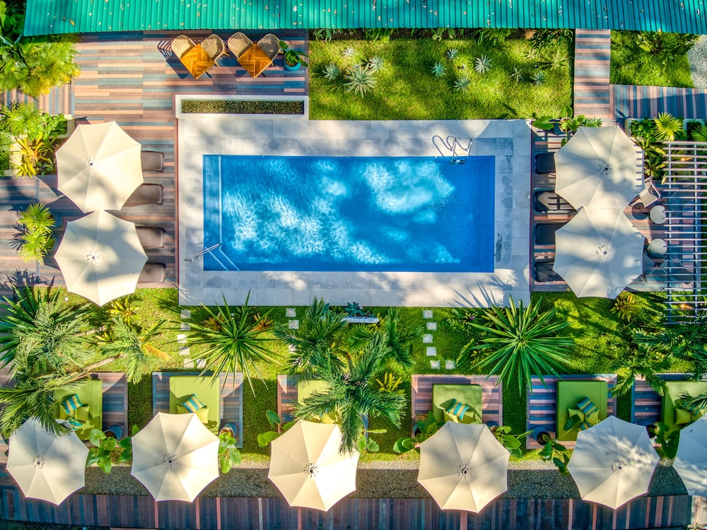 Exōtico Beach Hotel