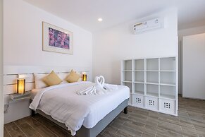 Modern 3 bedroom Pool Villa PG19