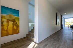 Modern 3 bedroom Pool Villa PG19
