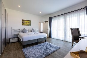 Modern 3 bedroom Pool Villa PG19