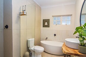 Shelbourne Boutique Lodge