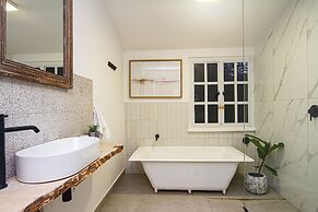 Shelbourne Boutique Lodge