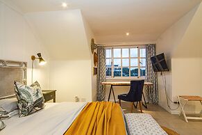 Shelbourne Boutique Lodge