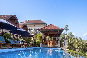 Kaylas Hill Resort