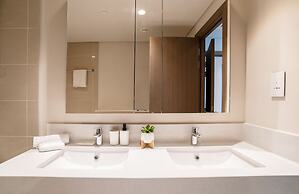 Tanin - Breathtaking Panoramic Canal Views From Balcony