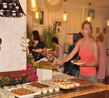 Azak Hotel