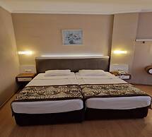 Azak Hotel