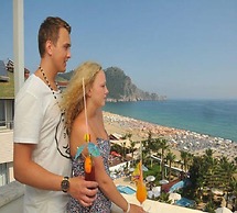 Azak Hotel