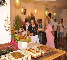 Azak Hotel