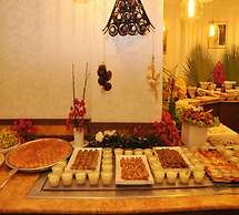 Azak Hotel