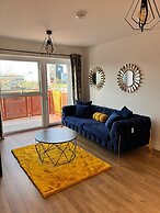 Luxury 2-bed Flat in Lakeside, West Thurrock