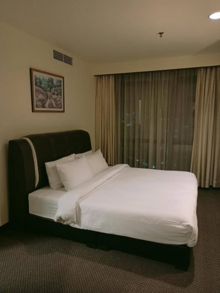KL TIMES SQUARE SERVICE RESIDENCIES