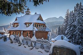 Rich Witch Villa&SPA