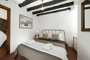 Diana in Pantheon Apartment