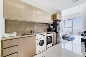 GreenFuture - Downtown View, High Rise Luxurious Studio