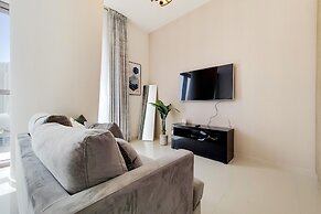 GreenFuture - Downtown View, High Rise Luxurious Studio