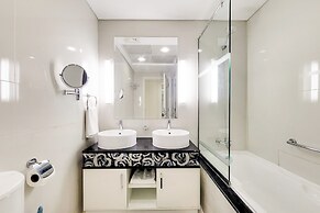 GreenFuture - Super Chic Condo With Incredible Cityscape Views