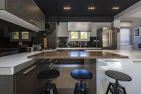 URBAN F HOUSE