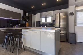 URBAN F HOUSE