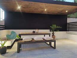 URBAN F HOUSE