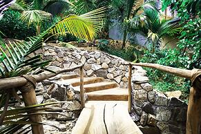 Cocos Hotel