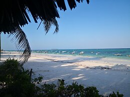 Mambo Beach Villas