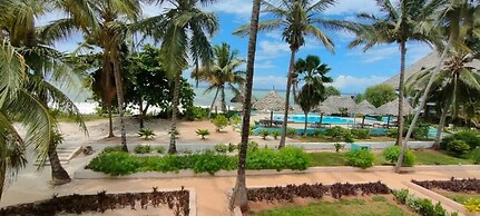 Mambo Beach Villas