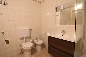 Casa Nausica Elegant Apartment Facing the Aragonese Castle