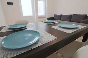 Casa Nausica Elegant Apartment Facing the Aragonese Castle