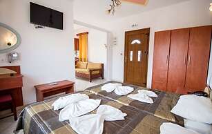 A Spacious and Bright Studio With Balcony No1111