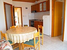 Sea View Apartment Reno, Sleeps 5