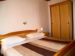 Sea View Apartment Reno, Sleeps 5